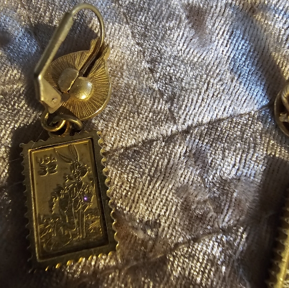 Gold Tweety and Bugs Bunny postage stamp earrings - Picture 5 of 5